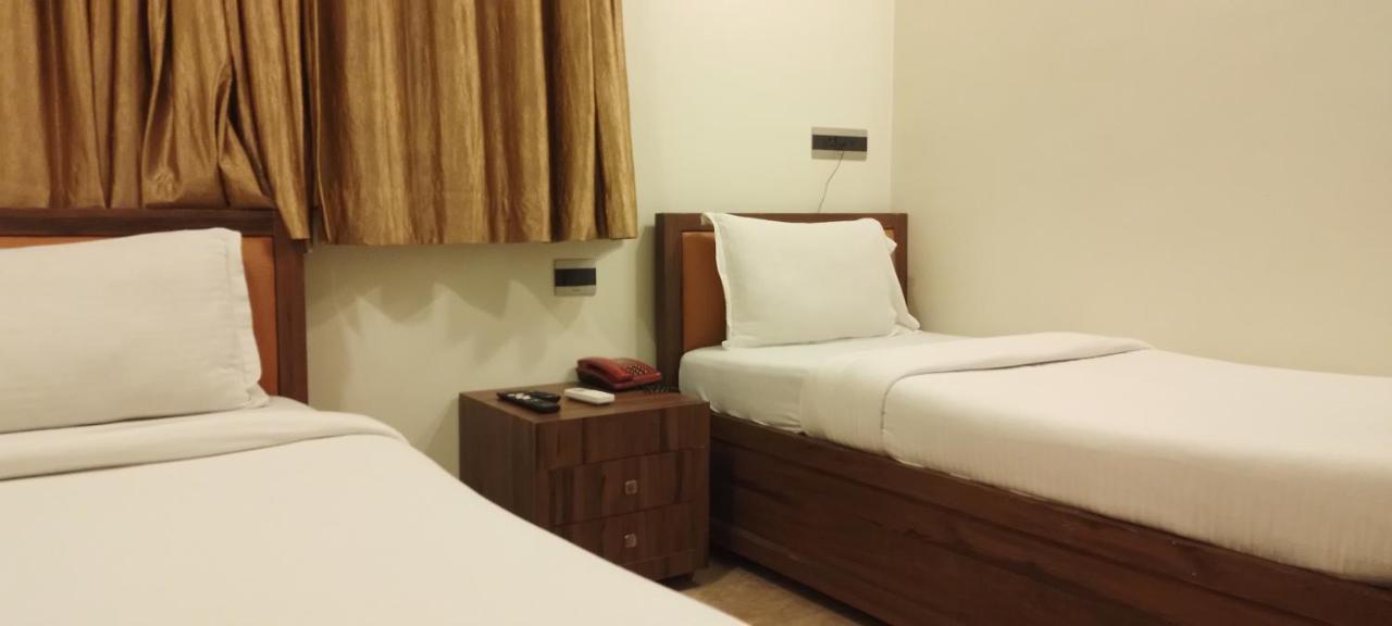 Shine Hospitality Palace Mumbai Exterior foto