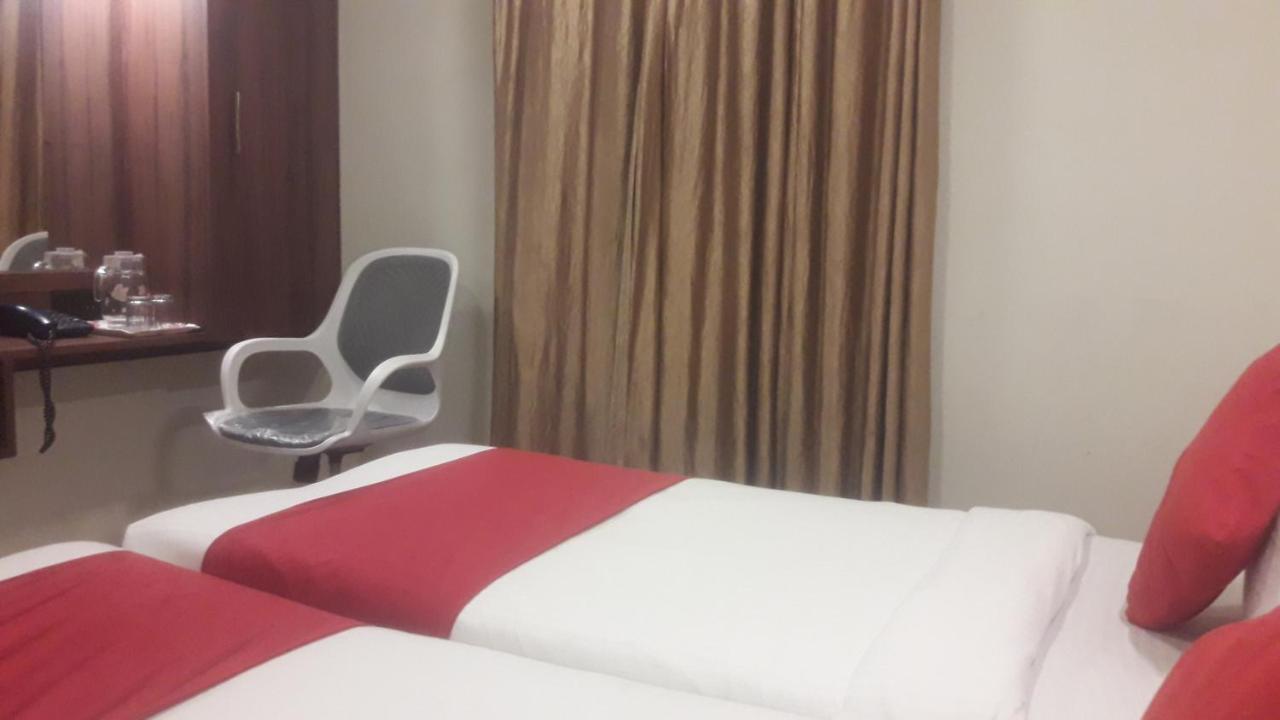 Shine Hospitality Palace Mumbai Exterior foto